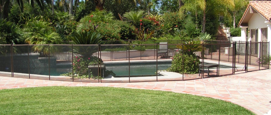 Removable Mesh Pool Fences
