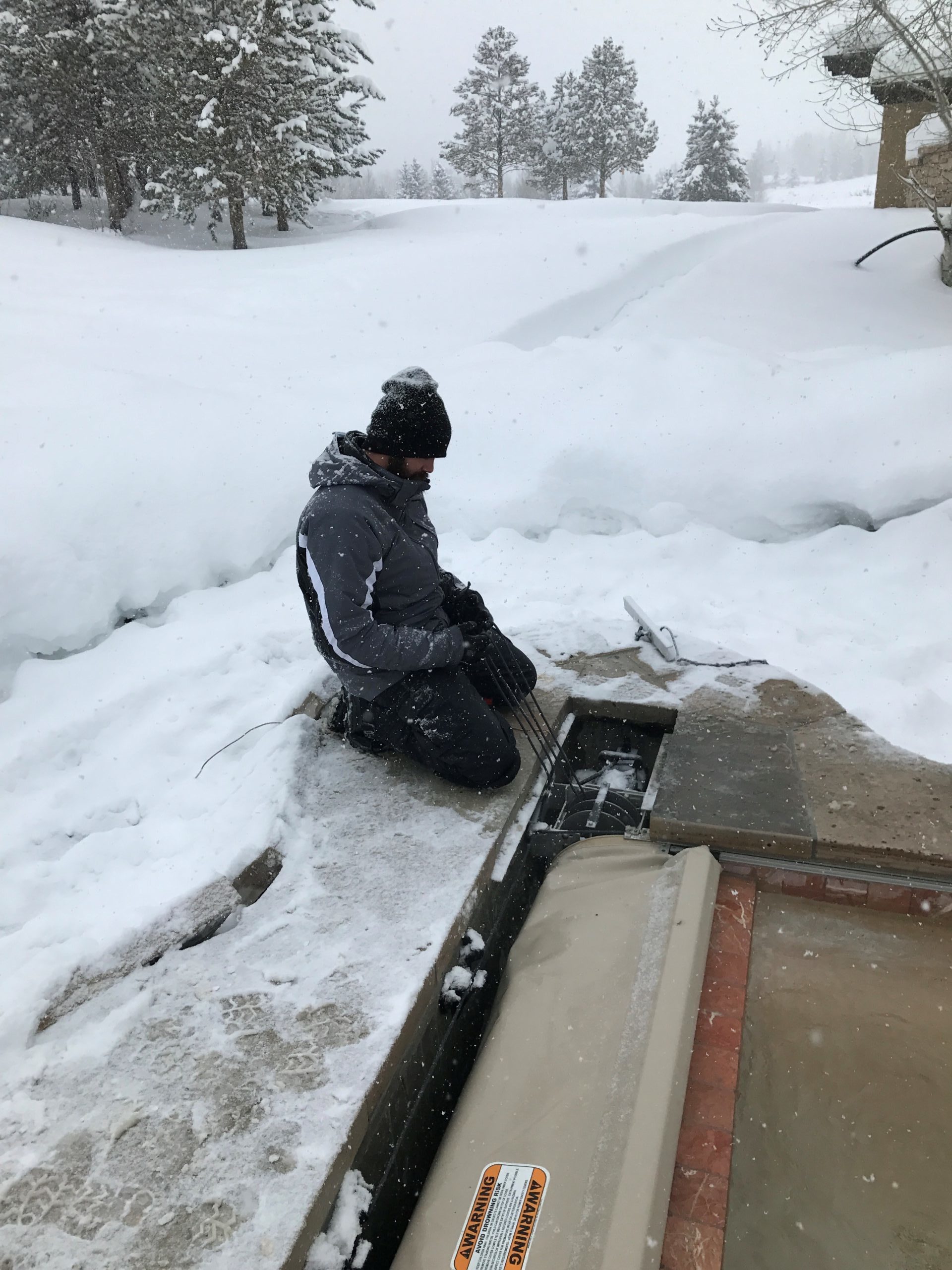 Advice for your automatic pool cover when it snows - Poolsafe